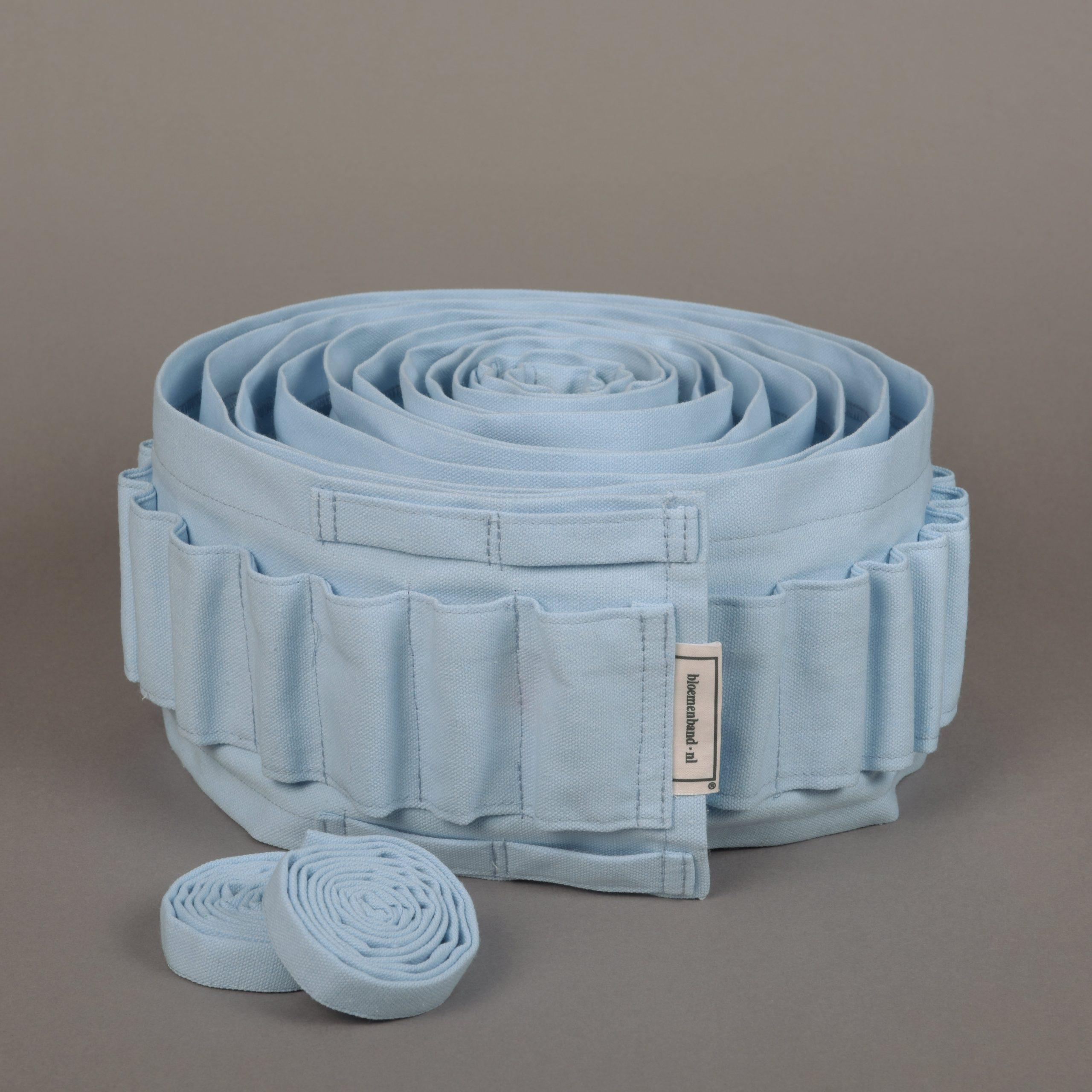 Lichtblauwe Bloemenband voor om de uitvaartkist