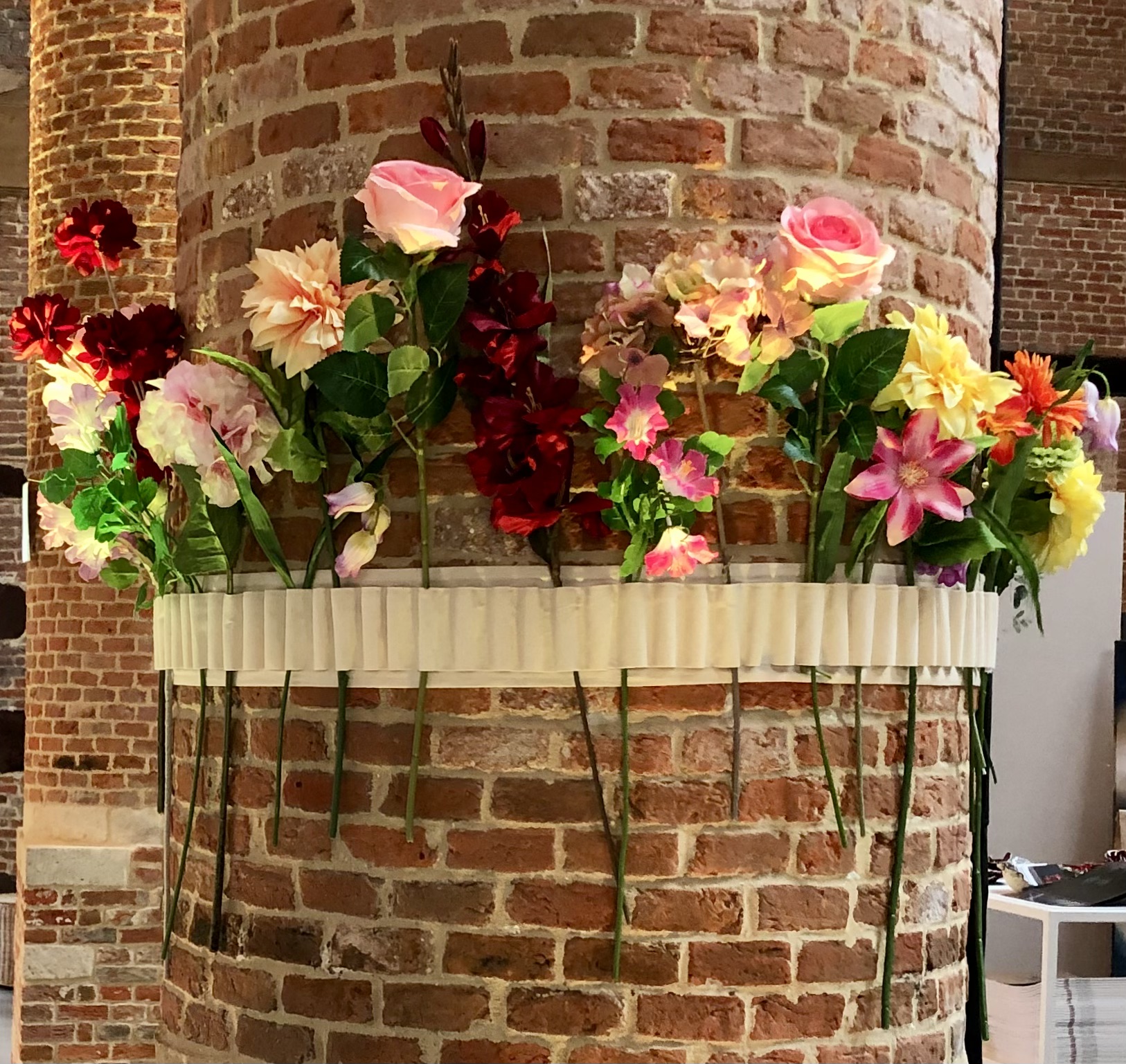 Bloemenband Special pilaar bij de Dood Leeft