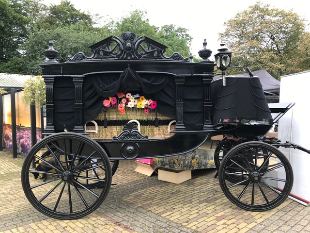 Bloemenband unbleached cotton Coach by Wijnand Hazeleger