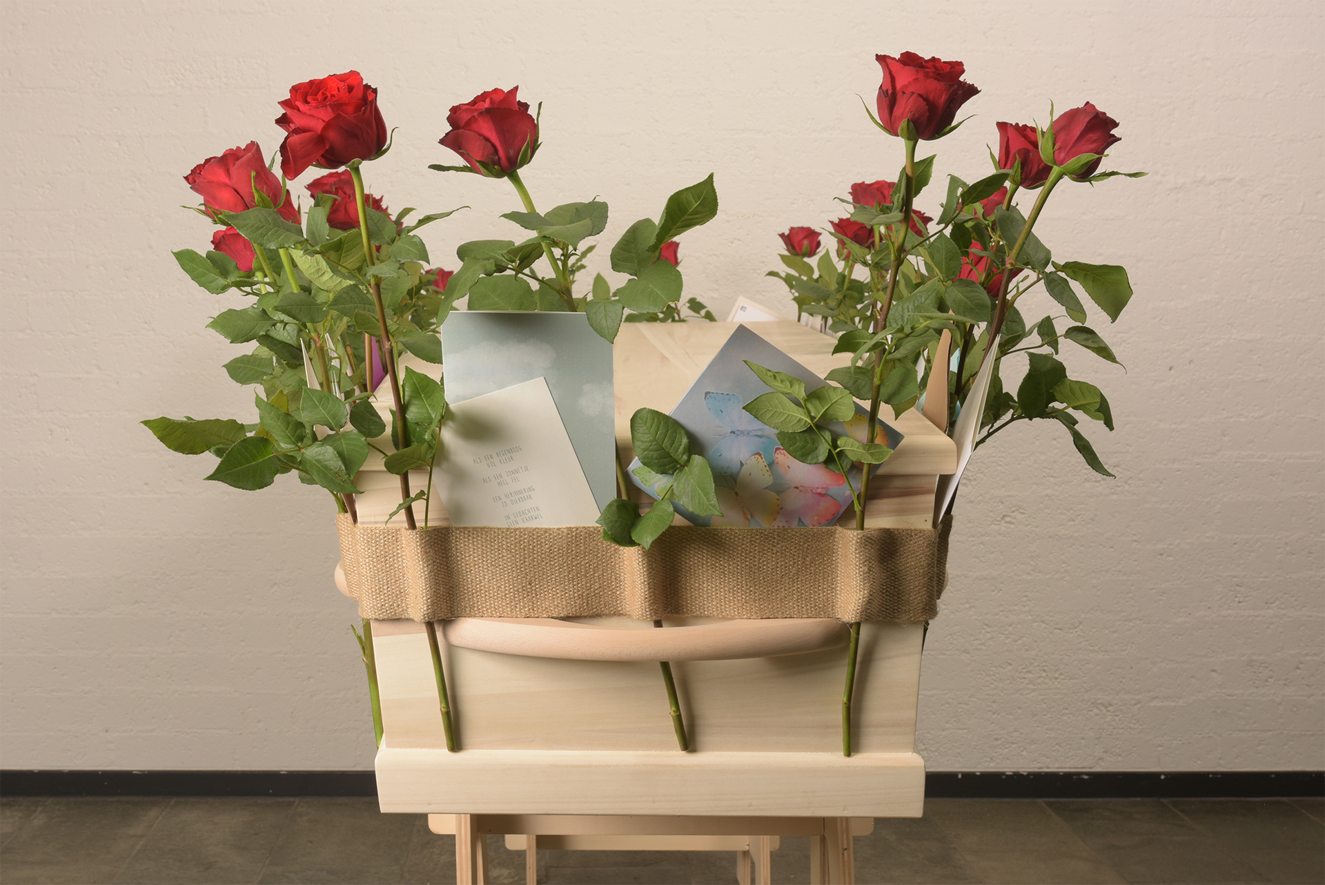 MemoBloemenband om Unigra Uitvaartkist - FotoGeus